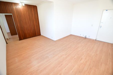 Apartamento à venda com 77m², 2 quartos e 1 vagaSala