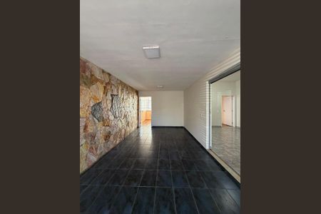 Casa à venda com 157m², 3 quartos e 1 vaga