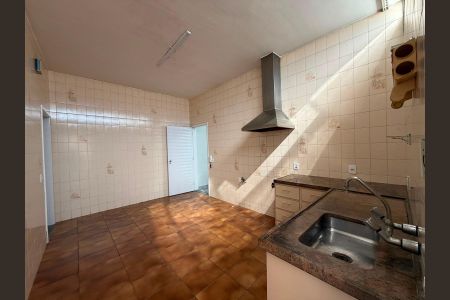 Casa à venda com 157m², 3 quartos e 1 vaga