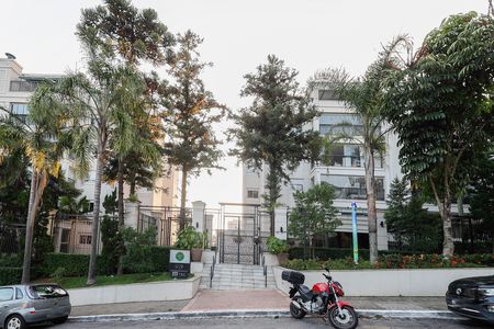Fachada  de apartamento para alugar com 3 quartos, 175m² em Vila Irmaos Arnoni, São Paulo