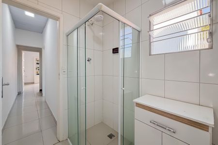 Casa para alugar com 100m², 2 quartos e 1 vaga Casa para alugar com 100m², 2 quartos e 1 vagaBanheiro Social