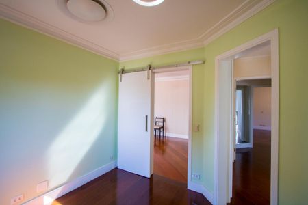 Apartamento à venda com 147m², 4 quartos e 2 vagas Apartamento à venda com 147m², 4 quartos e 2 vagasEscritório