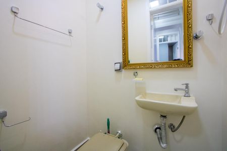 Apartamento à venda com 147m², 4 quartos e 2 vagas Apartamento à venda com 147m², 4 quartos e 2 vagasBanheiro de serviço
