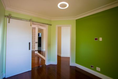 Apartamento à venda com 147m², 4 quartos e 2 vagas Apartamento à venda com 147m², 4 quartos e 2 vagasEscritório