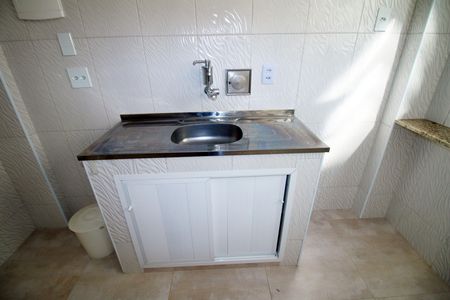 Cozinha de apartamento para alugar com 2 quartos, 45m² em Olaria, Rio de Janeiro