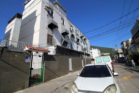 Fachada do Prédio de apartamento para alugar com 2 quartos, 45m² em Olaria, Rio de Janeiro