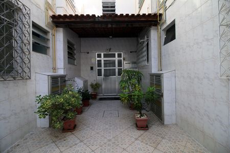 Apartamento para alugar com 45m², 2 quartos e sem vagaFachada e portaria