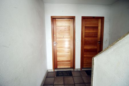 Acesso de apartamento para alugar com 2 quartos, 45m² em Olaria, Rio de Janeiro