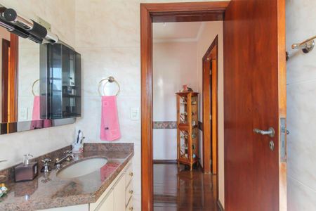 Banheiro de casa à venda com 4 quartos, 296m² em Chácara Mafalda, São Paulo