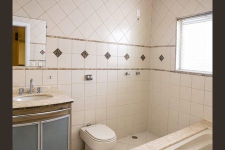 Casa de condomínio para alugar com 200m², 3 quartos e 2 vagasBanheiro social