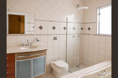 Casa de condomínio para alugar com 200m², 3 quartos e 2 vagasBanheiro social