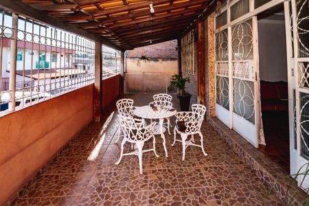 Casa à venda com 4 quartos, 308m² em Guarani, Belo Horizonte