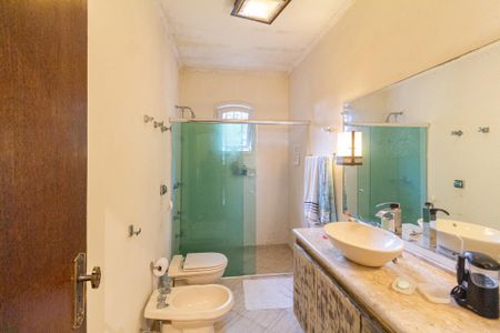 Casa de condomínio para alugar com 422m², 4 quartos e 5 vagasBanheiro da suíte 2