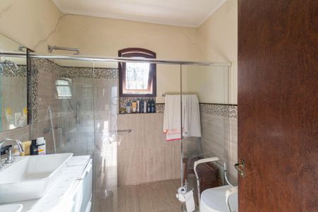 Casa de condomínio para alugar com 422m², 4 quartos e 5 vagasBanheiro social