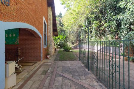 Casa de condomínio para alugar com 422m², 4 quartos e 5 vagasQuintal