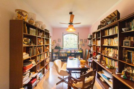 Casa de condomínio para alugar com 422m², 4 quartos e 5 vagasEscritório