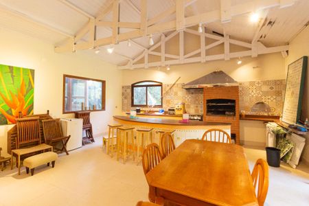 Casa de condomínio para alugar com 422m², 4 quartos e 5 vagasQuintal