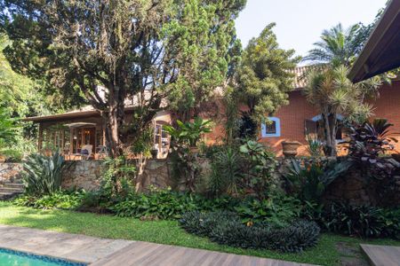 Casa de condomínio para alugar com 422m², 4 quartos e 5 vagasQuintal