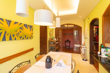 Casa de condomínio para alugar com 422m², 4 quartos e 5 vagasCopa