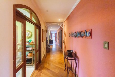 Casa de condomínio para alugar com 422m², 4 quartos e 5 vagasCorredor