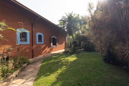 Casa de condomínio para alugar com 422m², 4 quartos e 5 vagasQuintal