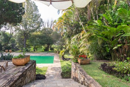Casa de condomínio para alugar com 422m², 4 quartos e 5 vagasQuintal