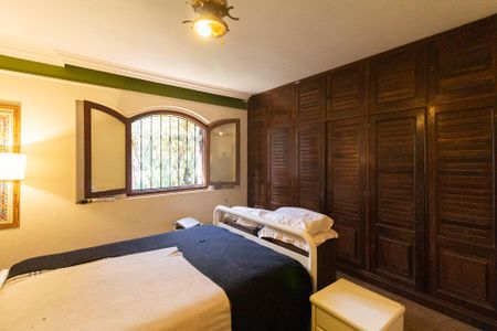 Casa de condomínio para alugar com 422m², 4 quartos e 5 vagasSuíte 2