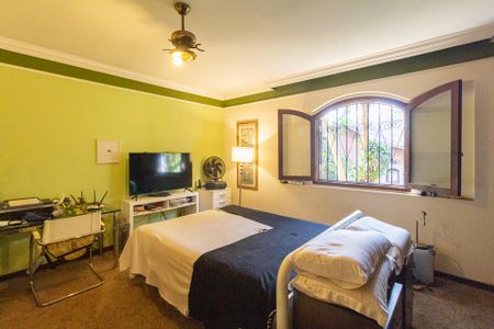 Casa de condomínio para alugar com 422m², 4 quartos e 5 vagasSuíte 2