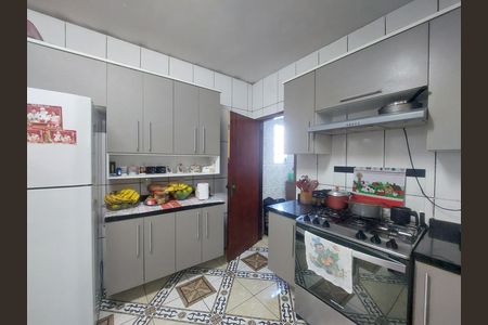 Cozinha 2 de casa à venda com 4 quartos, 125m² em Jardim Santa Francisca Cabrini, São Paulo