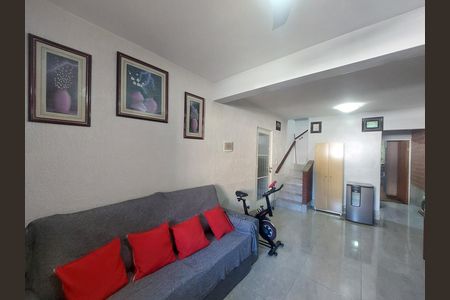 Casa à venda com 125m², 4 quartos e 2 vagas Casa à venda com 125m², 4 quartos e 2 vagasSala