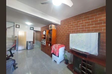 Casa à venda com 125m², 4 quartos e 2 vagas Casa à venda com 125m², 4 quartos e 2 vagasSala