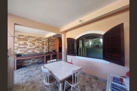 Casa à venda com 125m², 4 quartos e 2 vagas Casa à venda com 125m², 4 quartos e 2 vagasÁrea de Serviço 1