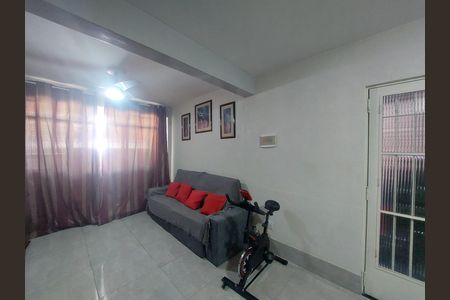 Casa à venda com 125m², 4 quartos e 2 vagas Casa à venda com 125m², 4 quartos e 2 vagasSala