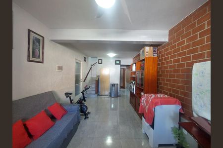 Casa à venda com 125m², 4 quartos e 2 vagas Casa à venda com 125m², 4 quartos e 2 vagasSala