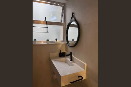 Banheiro de kitnet/studio à venda com 1 quarto, 20m² em Copacabana, Rio de Janeiro