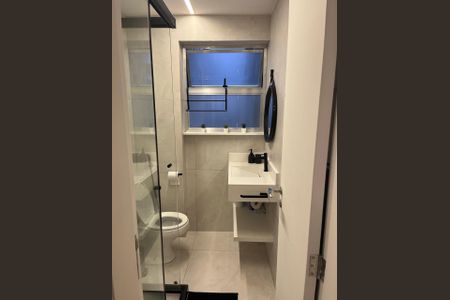 Banheiro de kitnet/studio à venda com 1 quarto, 20m² em Copacabana, Rio de Janeiro