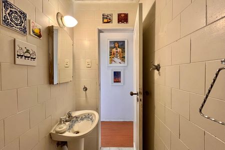 Banheiro social  de apartamento para alugar com 3 quartos, 100m² em Copacabana, Rio de Janeiro
