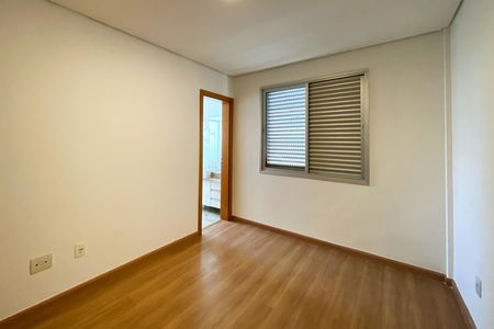 Apartamento para alugar com 180m², 3 quartos e 2 vagas Apartamento para alugar com 180m², 3 quartos e 2 vagasSuite