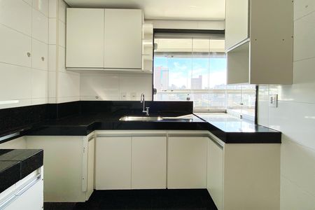 Apartamento para alugar com 180m², 3 quartos e 2 vagas Apartamento para alugar com 180m², 3 quartos e 2 vagasCozinha