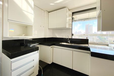 Apartamento para alugar com 180m², 3 quartos e 2 vagas Apartamento para alugar com 180m², 3 quartos e 2 vagasCozinha