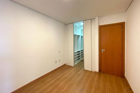 Apartamento para alugar com 180m², 3 quartos e 2 vagas Apartamento para alugar com 180m², 3 quartos e 2 vagasSuite