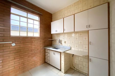 Cozinha de apartamento para alugar com 2 quartos, 54m² em Sagrada Família, Belo Horizonte