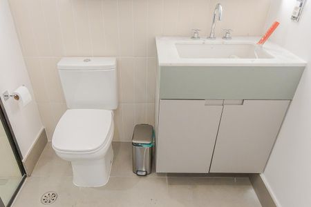 Banheiro de apartamento para alugar com 1 quarto, 55m² em Pinheiros, São Paulo