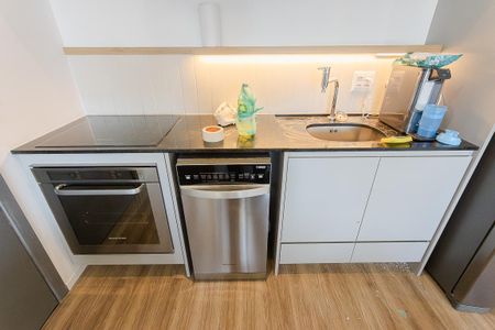 Cozinha de apartamento para alugar com 1 quarto, 55m² em Pinheiros, São Paulo