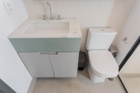 Banheiro de kitnet/studio para alugar com 1 quarto, 54m² em Pinheiros, São Paulo