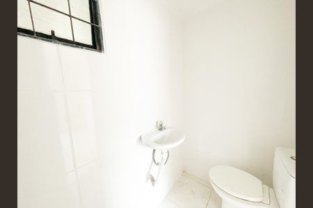 Banheiro de kitnet/studio para alugar com 1 quarto, 40m² em Água Branca, São Paulo