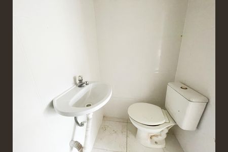 Banheiro de kitnet/studio para alugar com 1 quarto, 40m² em Água Branca, São Paulo