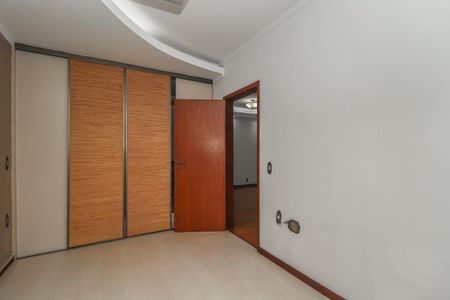 Casa à venda com 374m², 3 quartos e 4 vagas Casa à venda com 374m², 3 quartos e 4 vagasCloset da suíte
