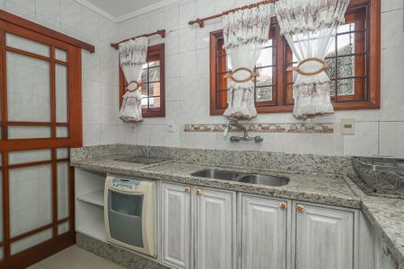 Casa à venda com 374m², 3 quartos e 4 vagas Casa à venda com 374m², 3 quartos e 4 vagasCozinha