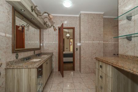 Casa à venda com 374m², 3 quartos e 4 vagas Casa à venda com 374m², 3 quartos e 4 vagasBanheiro da Suíte 3